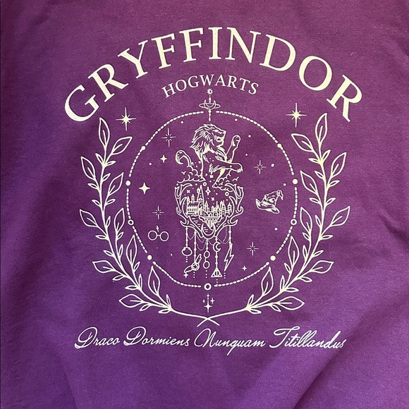 Harry Potter Gryffindor Women’s Maroon Crewneck Sweatshirt Size Small - Picture 2 of 7